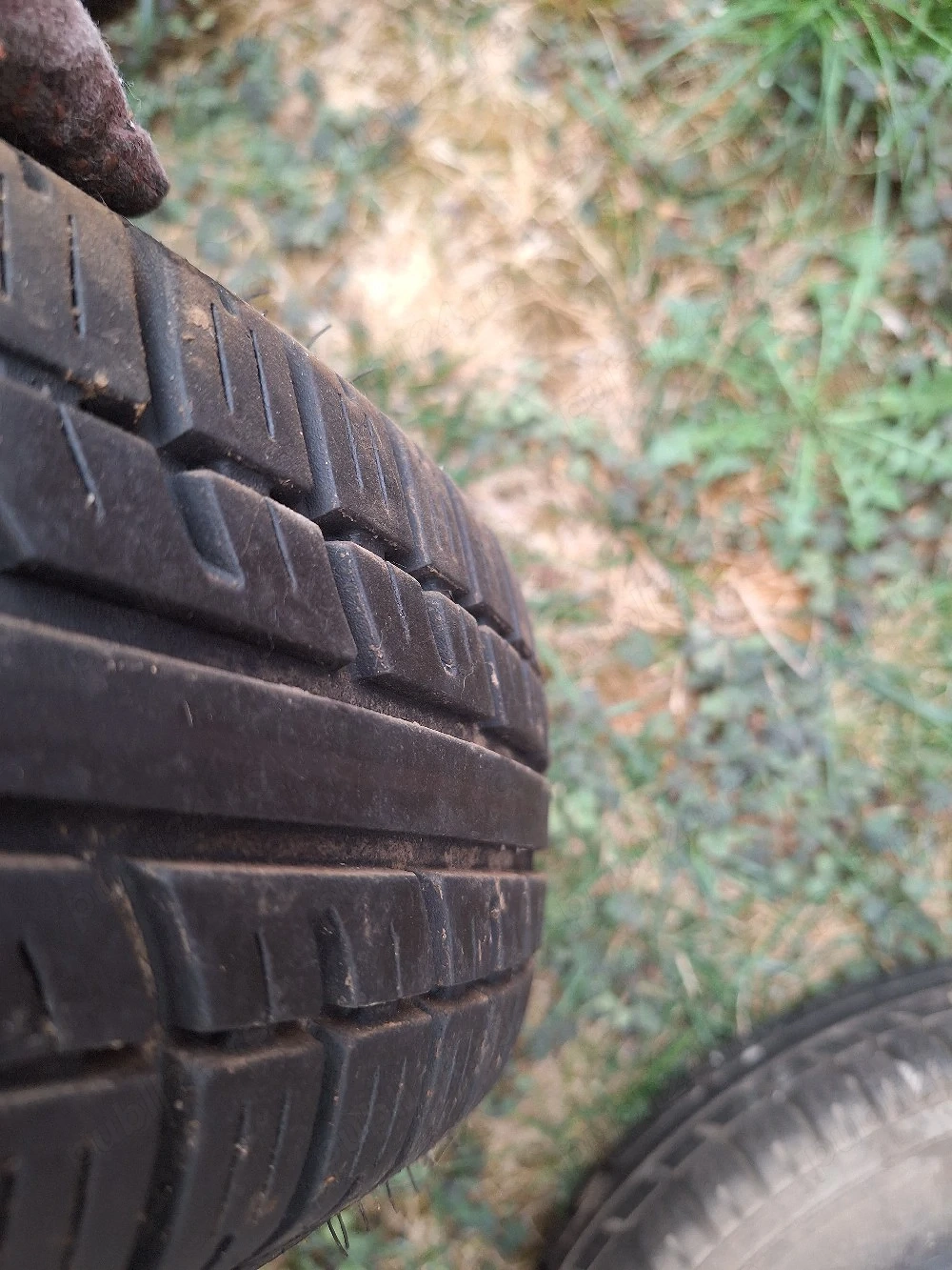 Vand jante tabla cu cauciucuri și capace Fiat