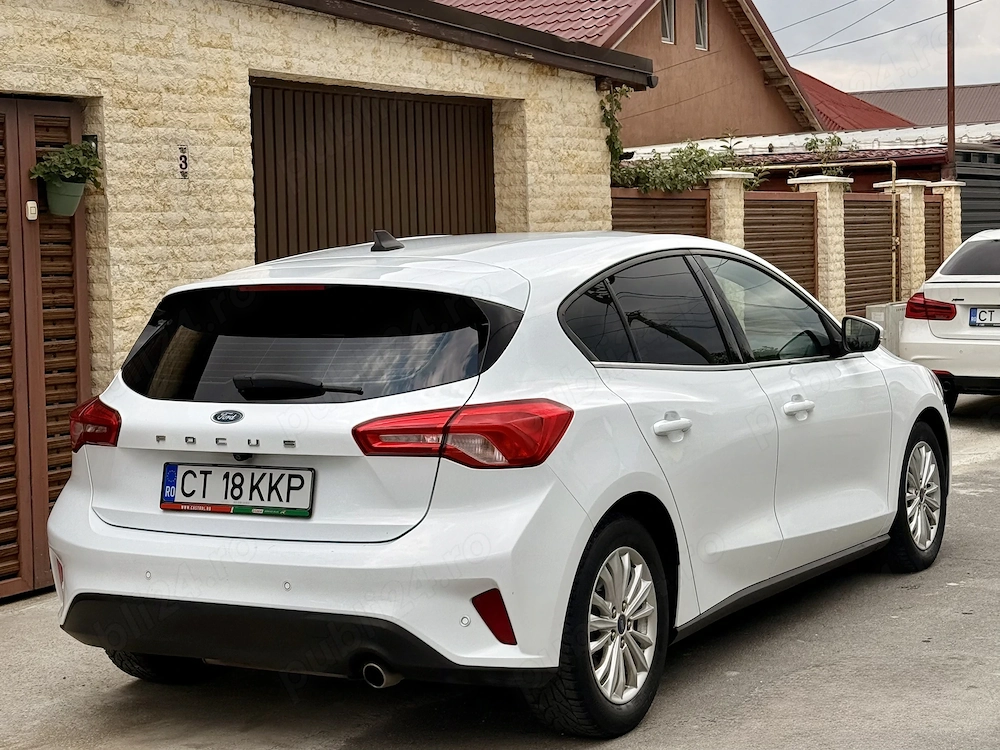 FORD FOCUS hatchback 1.5 TDCI, fara daune, faruri LED adaptive