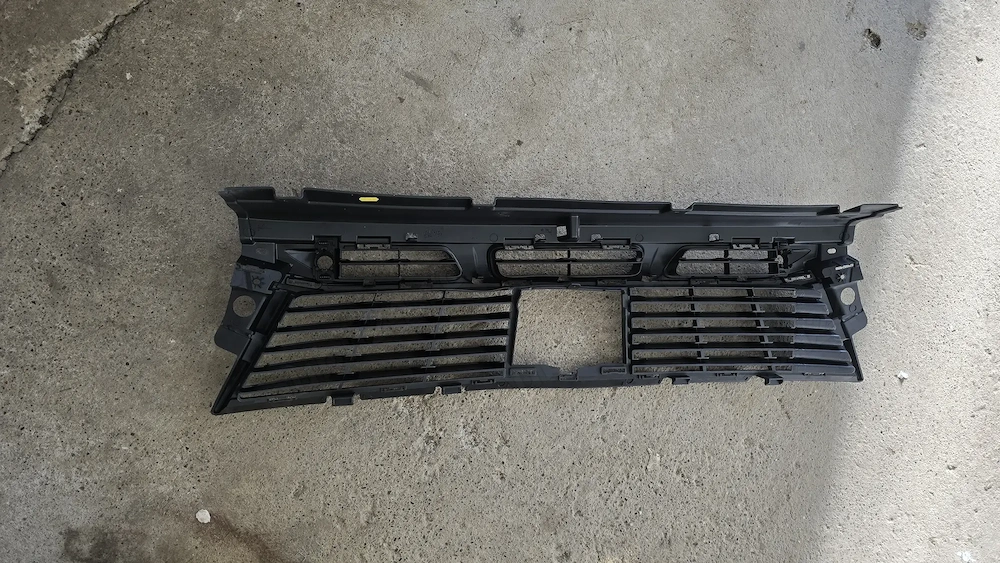 Grila Pegeout 3008