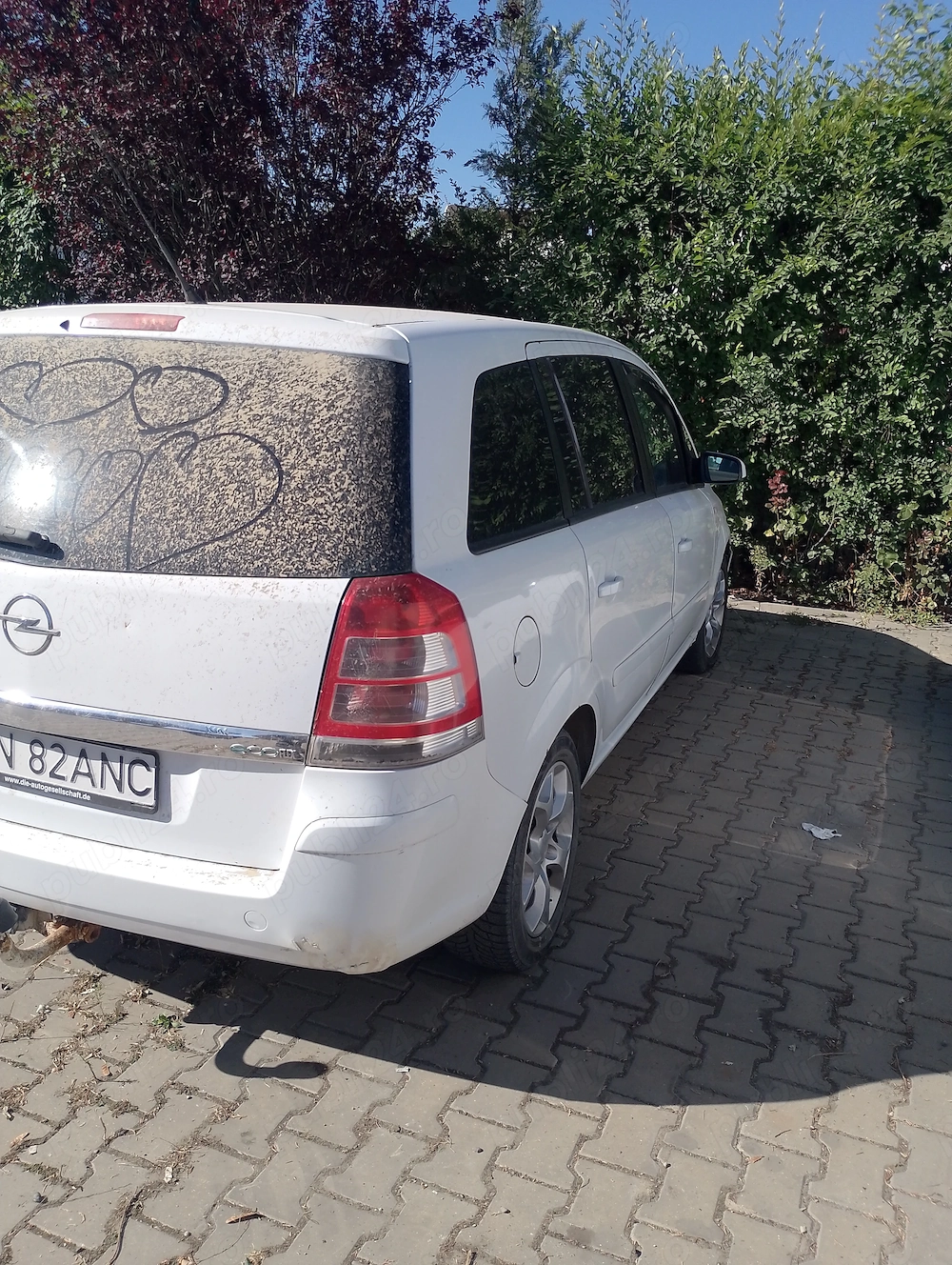 Vand Opel Zafira 1.7 an 2009 acte la zi cârlig 7 locuri alba,ofer fiscal 