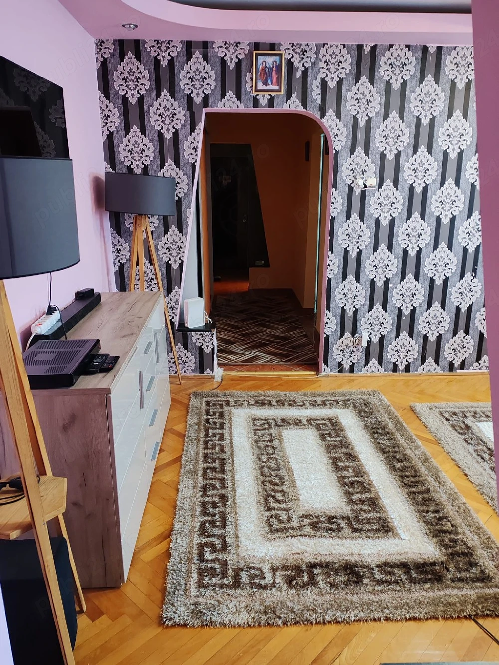 Vand Apartament 3 camere semidecomandat 