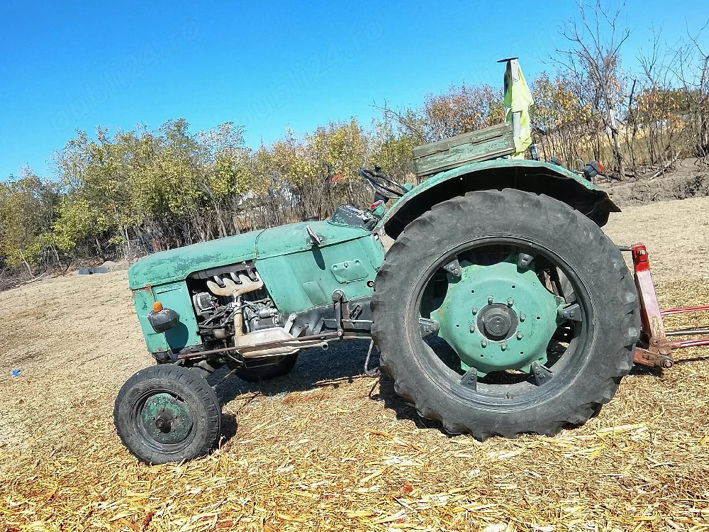 Tractor 55 deutz cu utilaje.