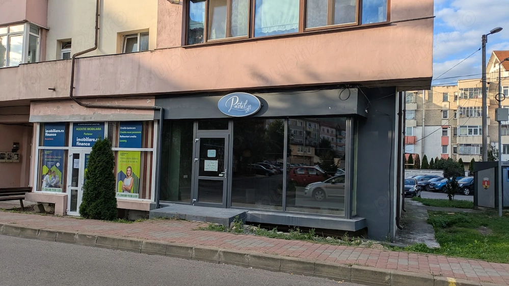 Comercial semi-central Eminescu - Vitrină Generoasă | Zona Muzeu Istorie   Biserica Catolică 
