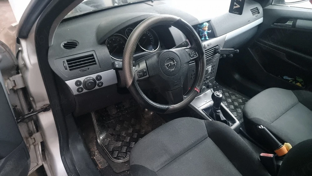 Vand opel astra cu motor defect