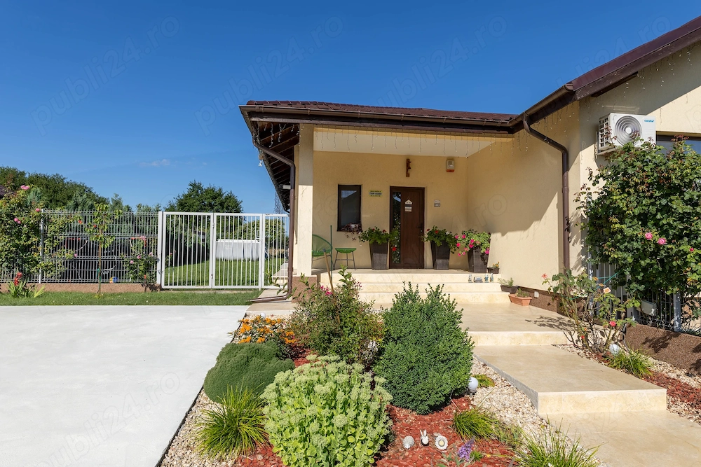 Casă tip Farmhouse la marginea pădurii, cu vedere spre Bucegi