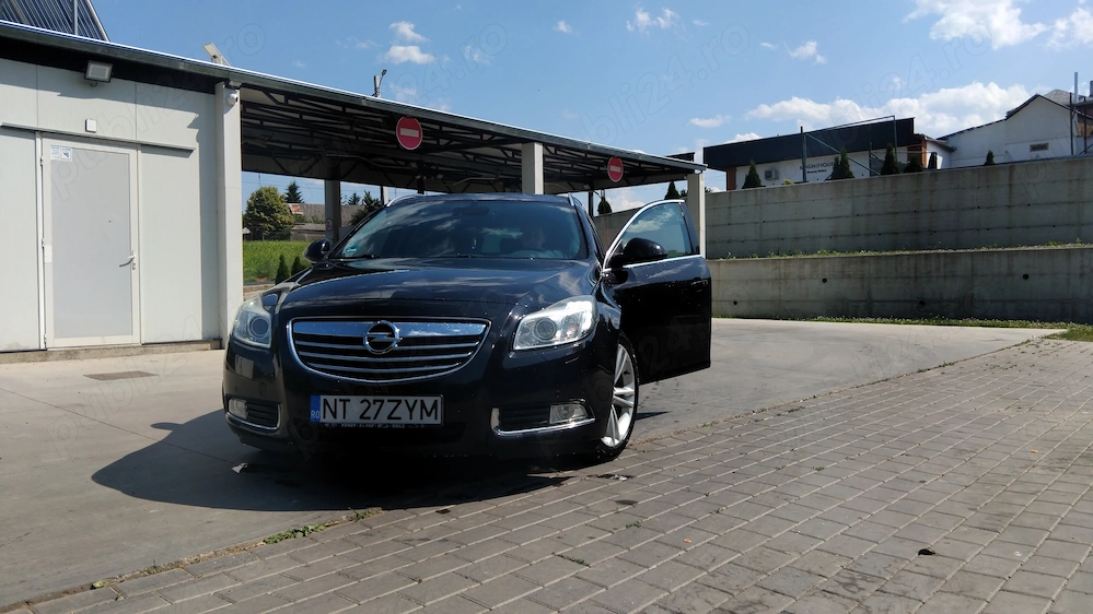 Vând Opel insignia 2010