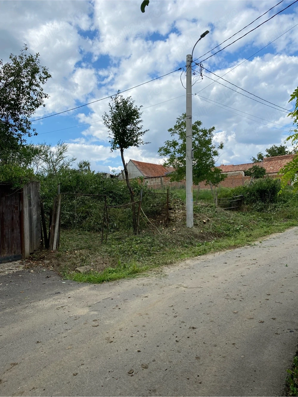 Vand teren intravilan situat in Rahau 