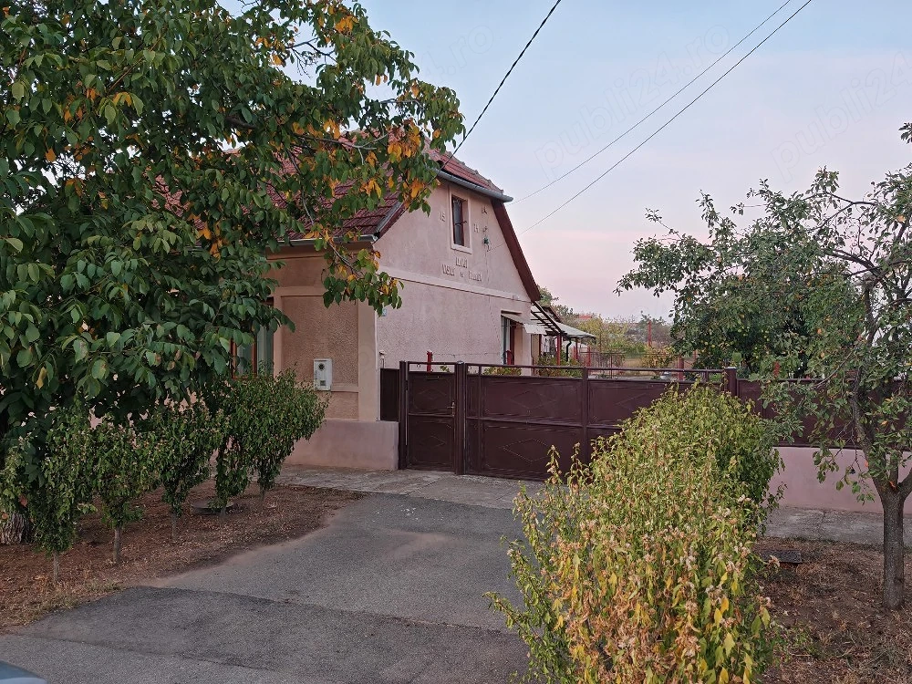 Casă de vânzare, comuna Pesac
