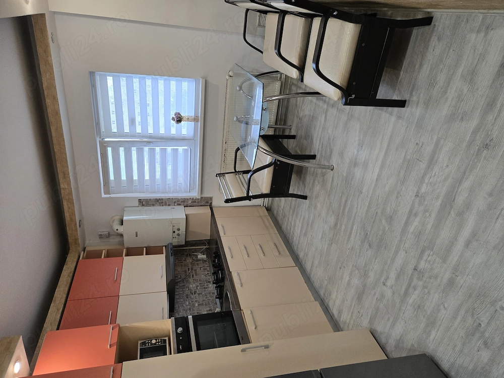 Inchiriez apartament 2 camere, decomandat, in zona Calea Vitan intersectie cu Mihai Bravu  