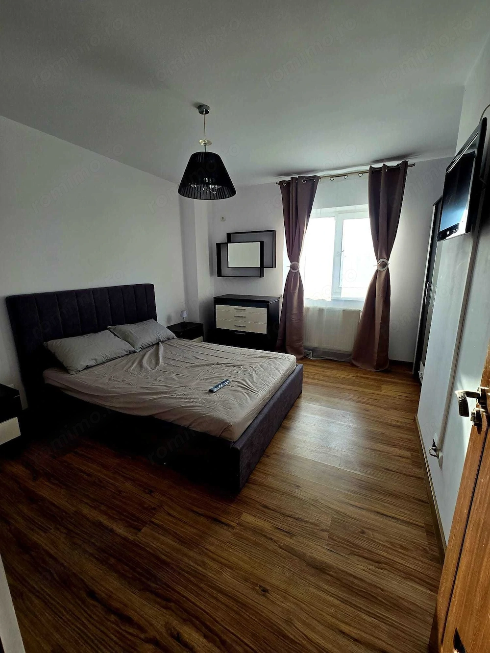 Apartament 2 camere de închiriat cu loc de parcare inclus si proaspăt renovat