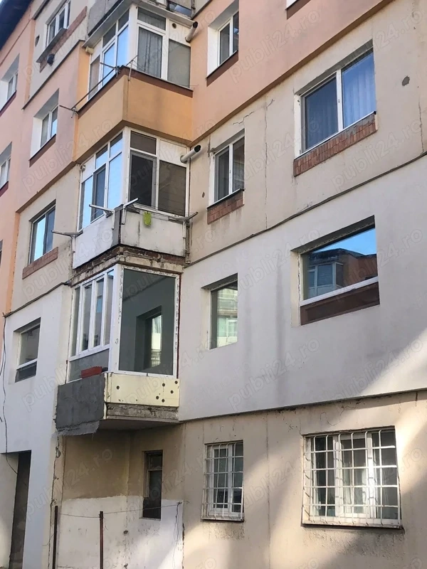 vand apartament 3 camere etaj 1 in campulung muscel