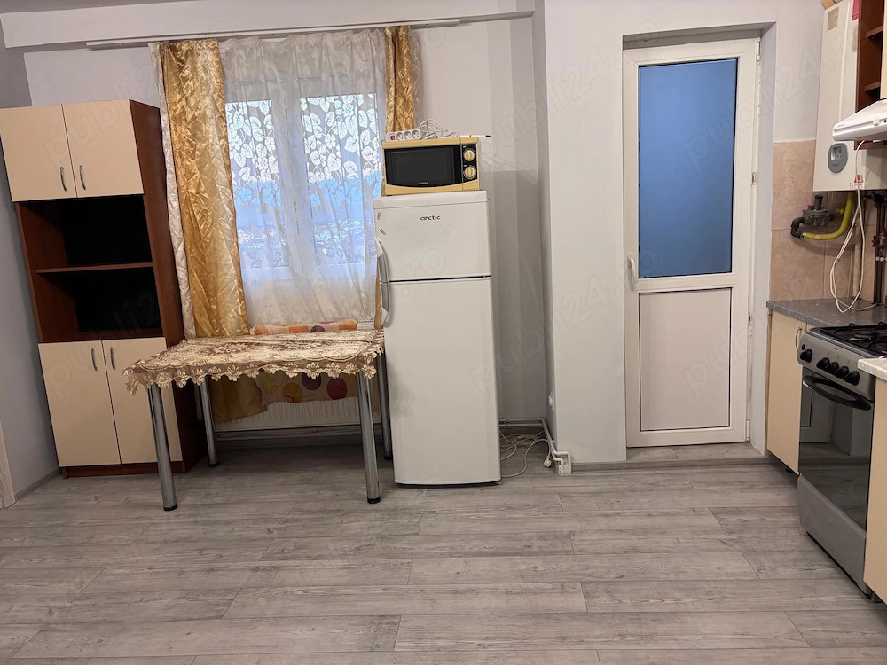 Vând apartament 2 camere în Vasile Aaron 