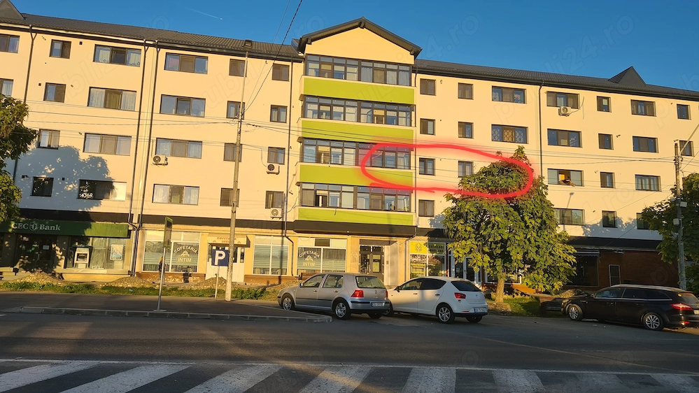 Apartament cu 3 camere, spatios, central