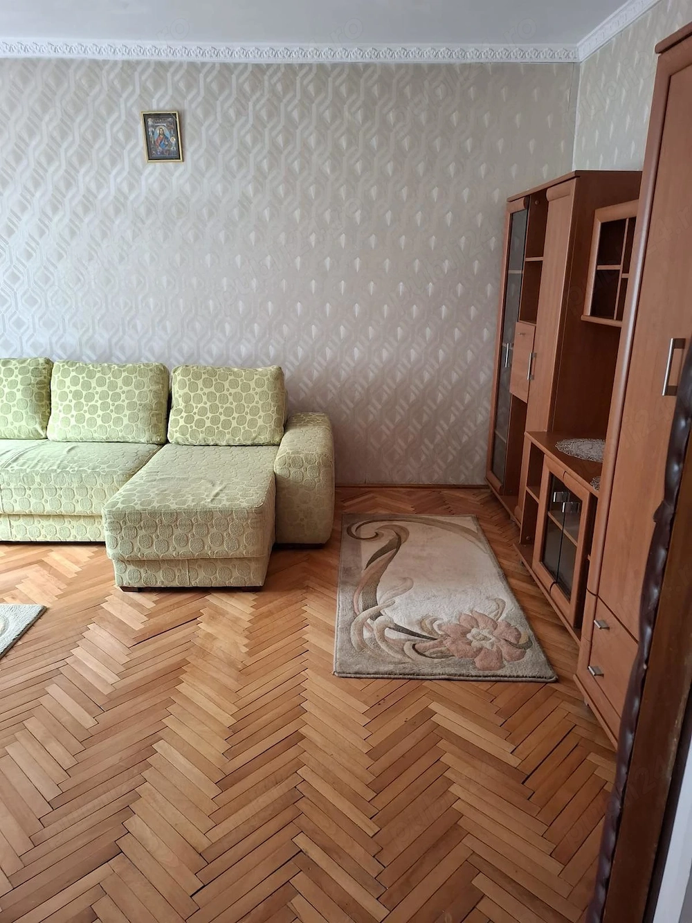 Inchiriez apartament 2 camere decomandat