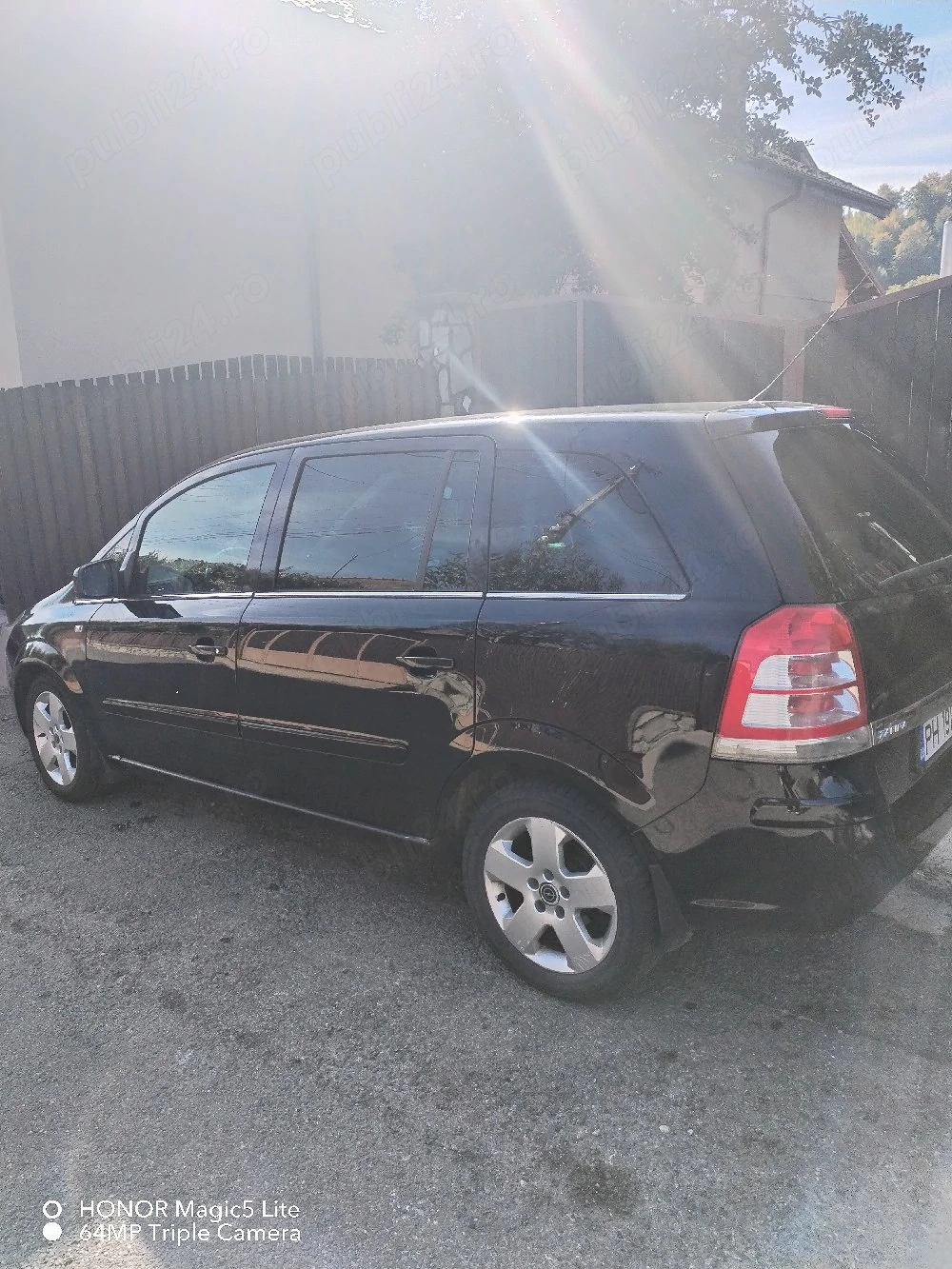 Opel Zafira B din 2011 