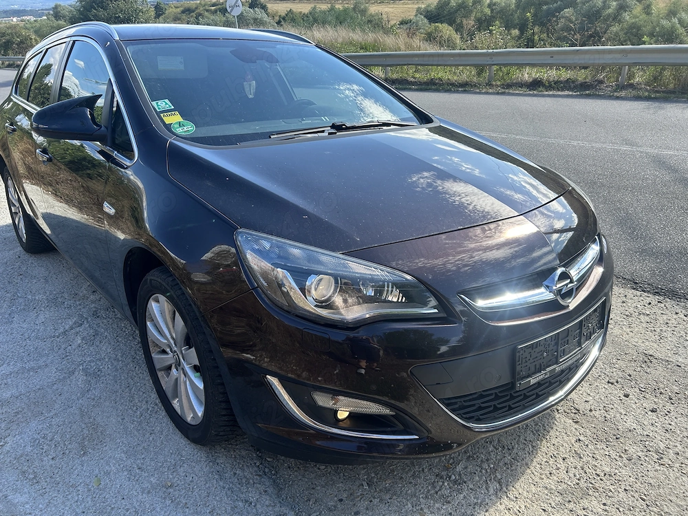 Dezmembram Opel Astra J 2.0