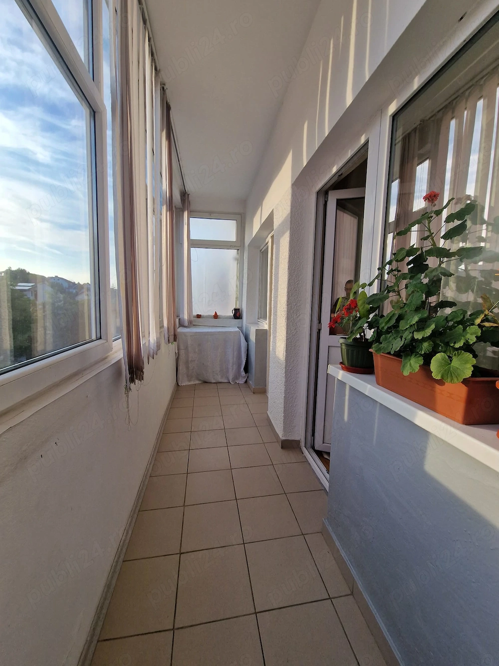 Proprietar.Vând   Schimb  apartament 3 camere decomandat, Confort 1   Pitești, Cartier Banat, Etaj 4
