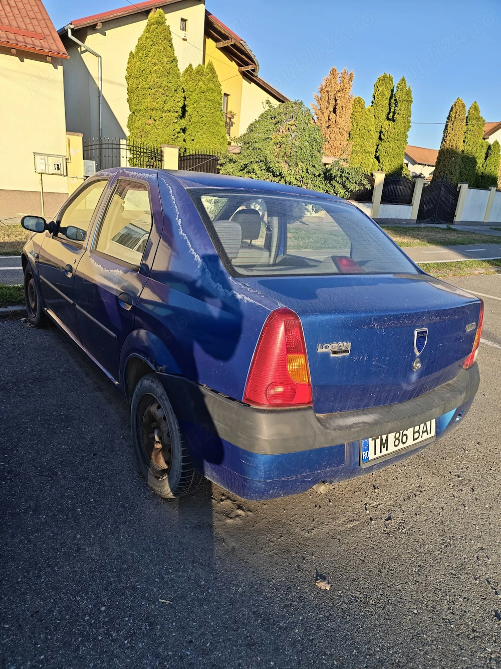 Vand Dacia Logan 2004 pret 700 euro