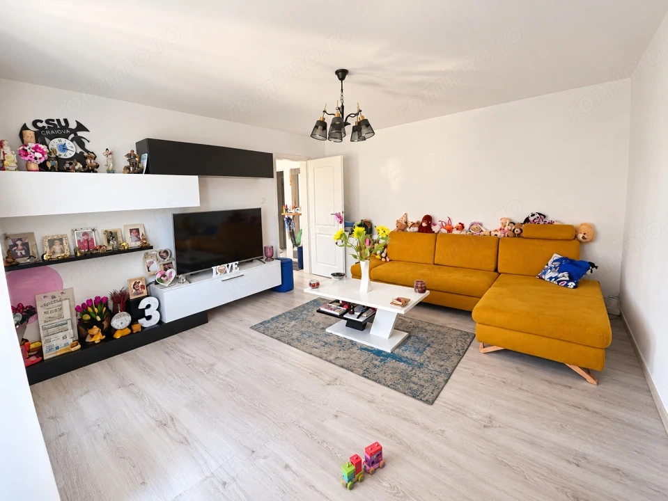 Apartament 3 camere, 60 mp, zona Calea Bucuresti 