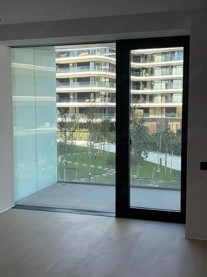 Studio premium, One Lake Club, vedere curet interioară, complex exclusivist