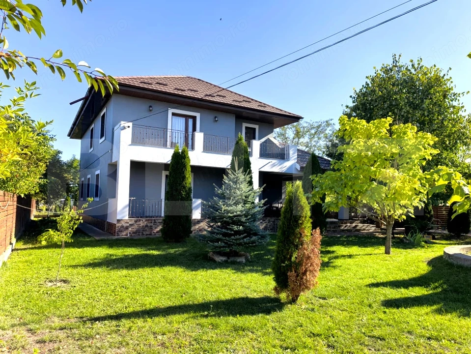 Casa 4 camere, 200 mp util, 1300 mp teren in proprietate, Sculeni
