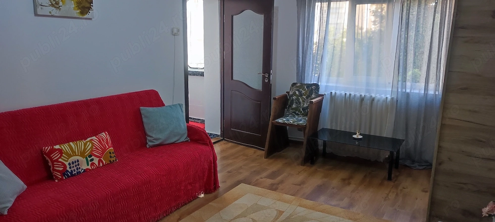 Apartament cu 2 camere decomandat de închiriat.