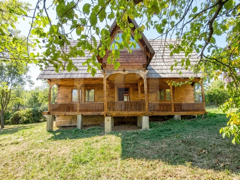 Casa de vanzare, 105 mp, teren 1618, zona Corusu