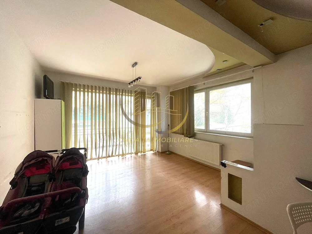 2 camere decomandat, 59 mp + balcon 24 mp, etaj 1, zona Trifoiului