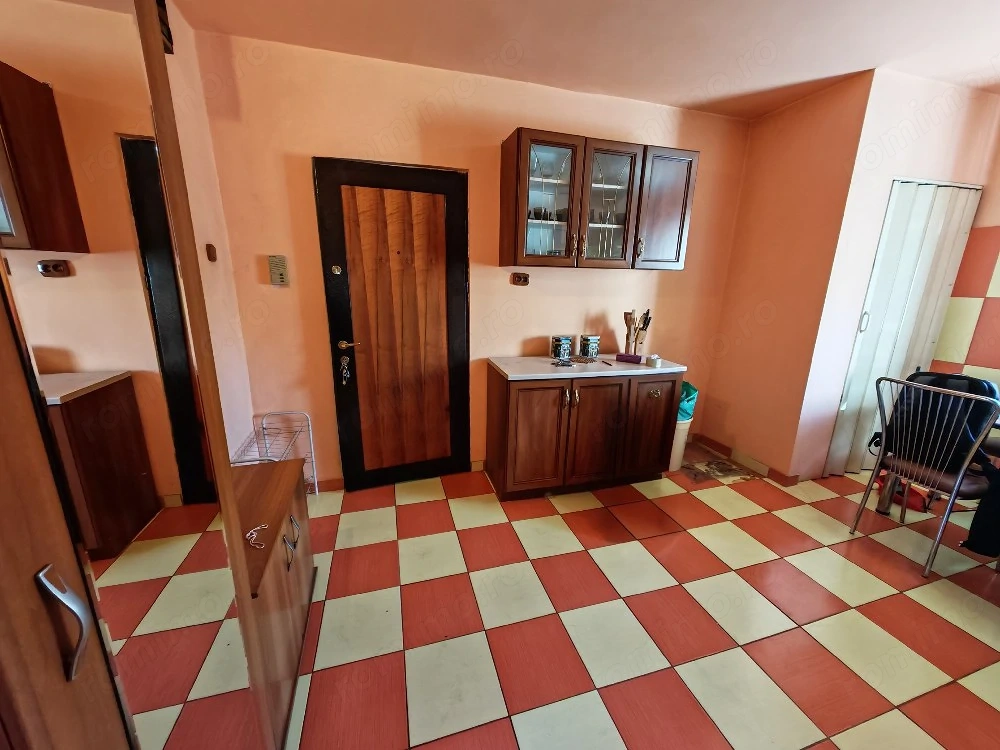 Apartament cu 2 camere , etajul 2 ,Lipovei , între Biserică și Sever Bocu