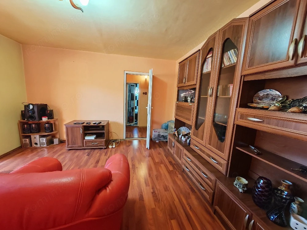 Apartament cu 2 camere , etajul 2 ,Lipovei , între Biserică și Sever Bocu