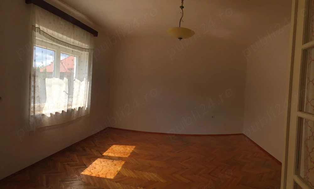 Inchiriez casa cu 2 camere 