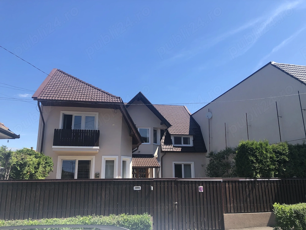 De vanzare direct  de la proprietar Casa particulara cu etaj( Vilâ) singur in curte, situat in Tg Mu