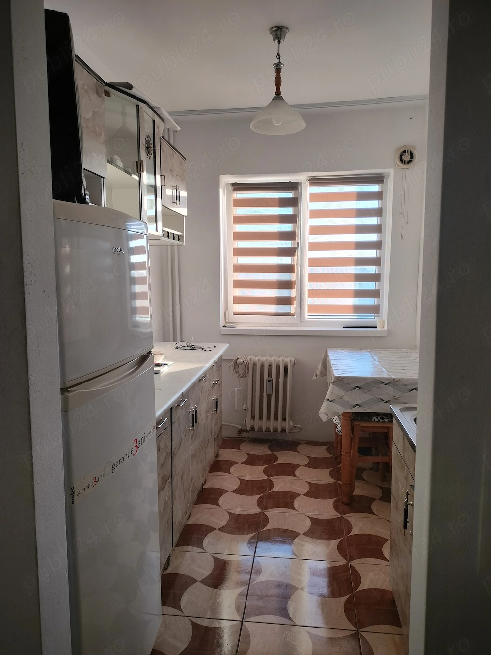 Închiriez apartament 