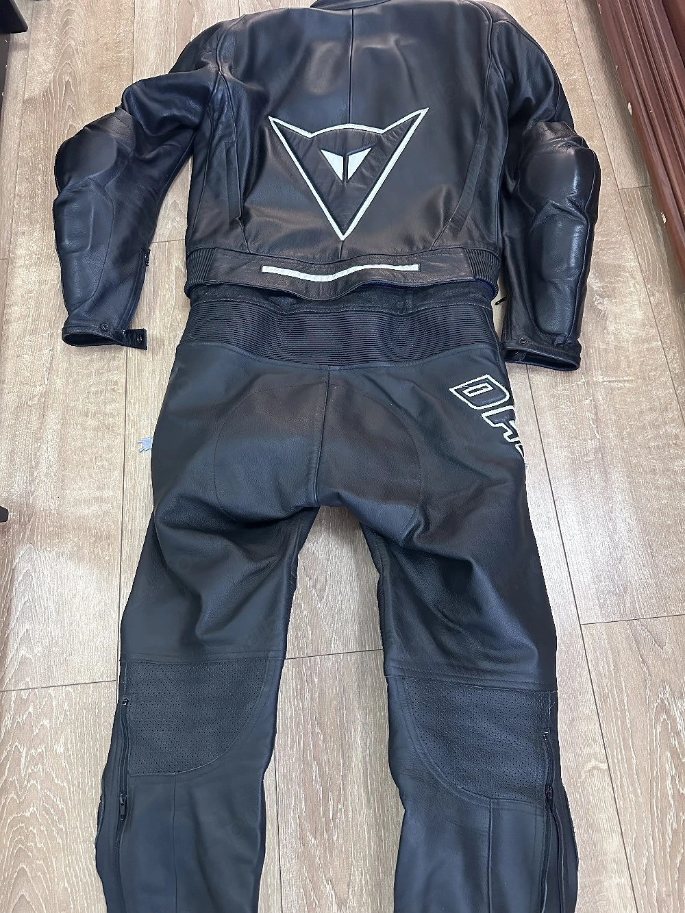 costum dainese 