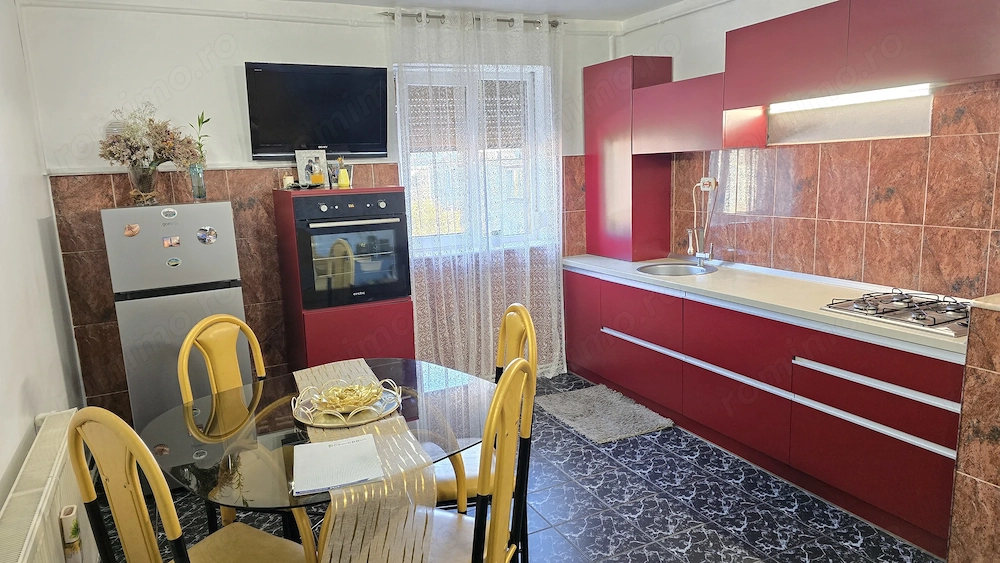 Vand apartament 2 camere decomandat in Deva, zona Balcescu (intersectie cu 22 Decembrie),