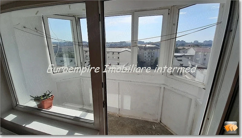 Apartament 4 camere decomandate zona Poarta 6