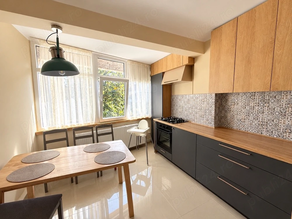 Apartament 5 camere cu boxa si garaj pe 2 nivele, tip penthouse 