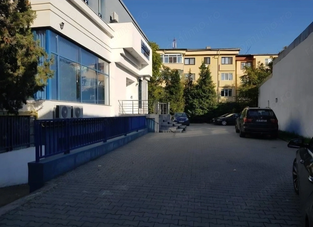 Spatiu de inchiriat (750 mp, cladire birouri), ultracentral, Focsani, 6 eur mp