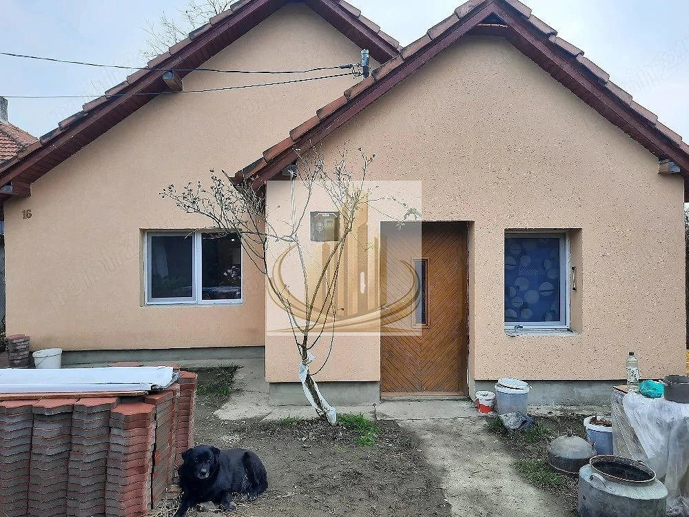 Casă individuală Plopi, 75 mp, teren 1.365 mp, 2 corpuri