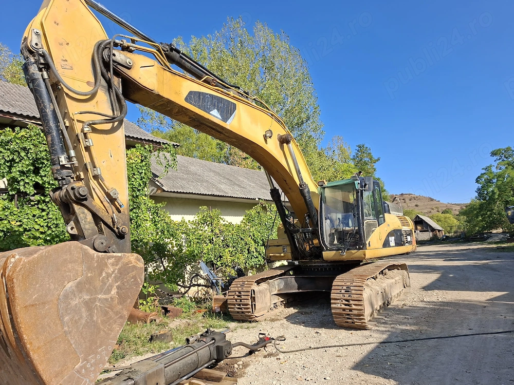 Excavator pe senile Caterpillar CAT 330 D LN