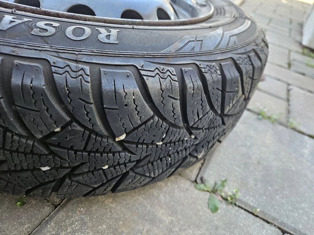 vand jenti auto cu caciucuri iarna