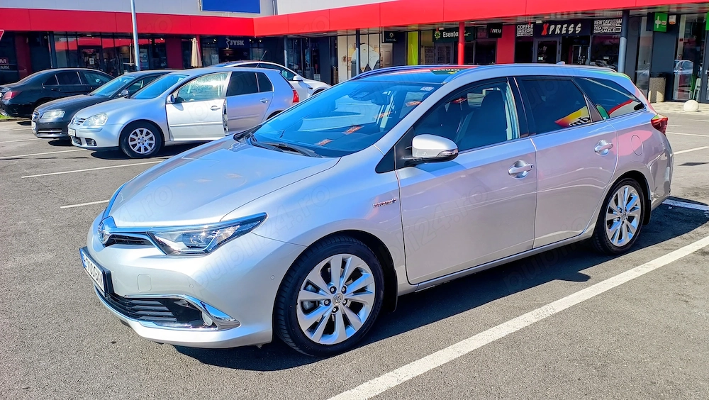 Toyota Auris touring hybrid, prima inmatriculare2017