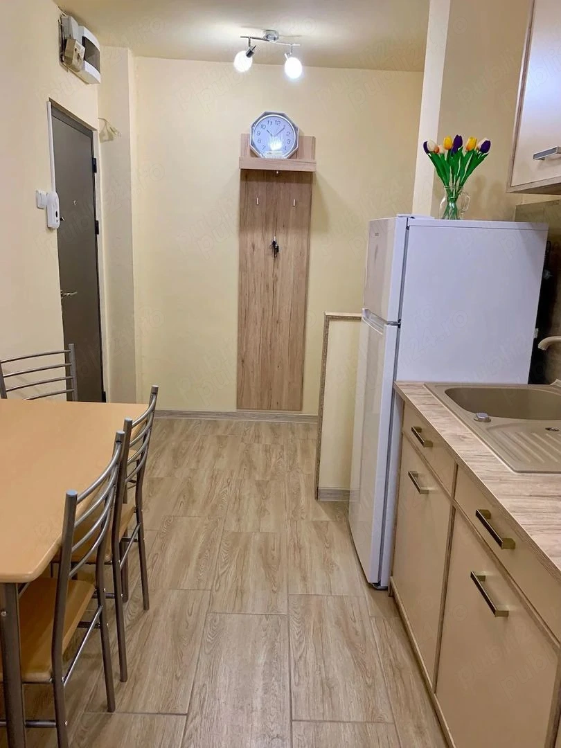 Apartament 2 camere Etaj 3, Centrala proprie, mobilat, utilat, aproape de Shopping City