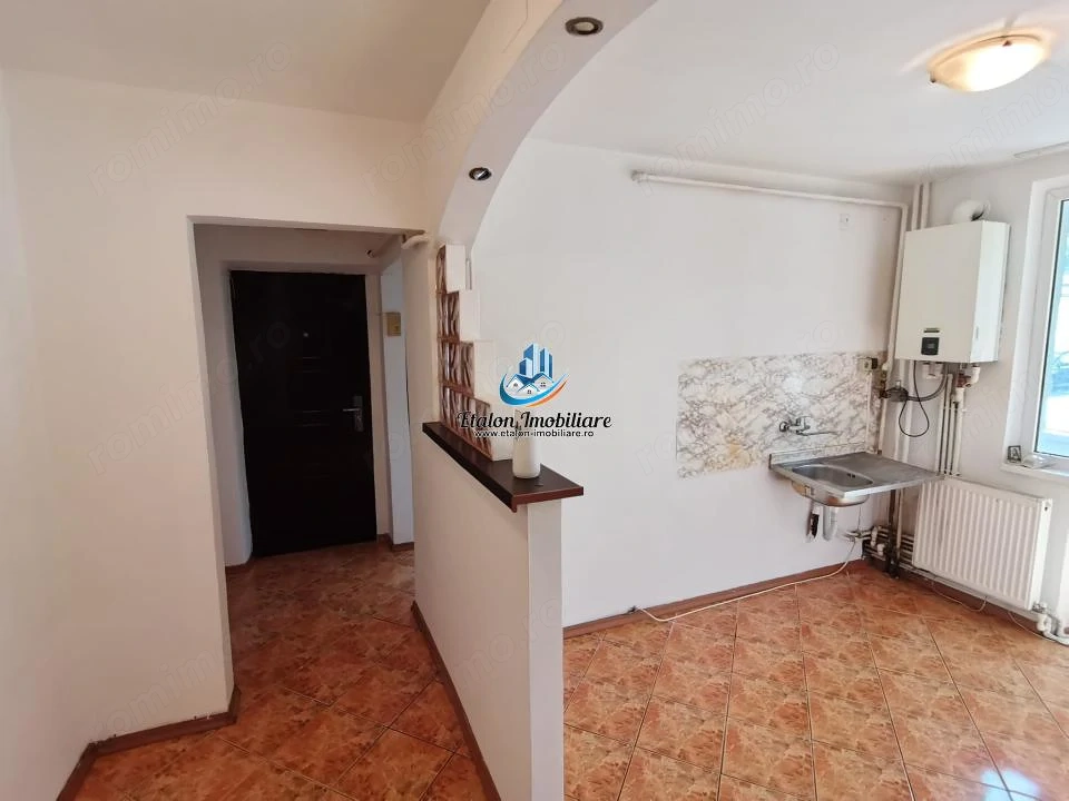 Apartament 2 camere decomandat / parter / Scoala 10 / Precista