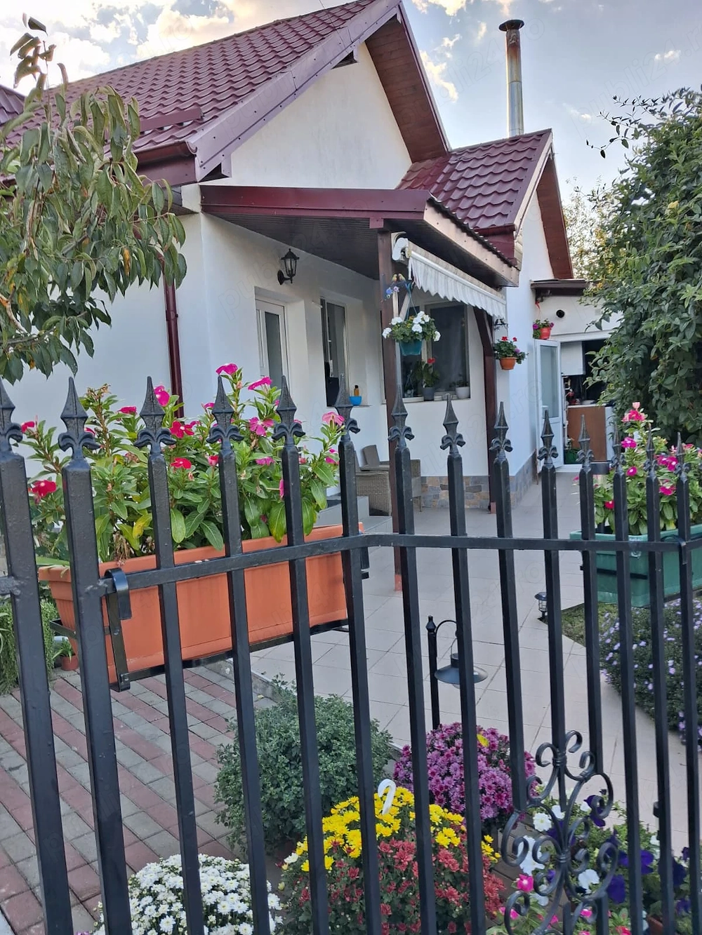 Casă 2 camere, 80 mp utili, construcție 2016, teren 525 mp (Horpaz)