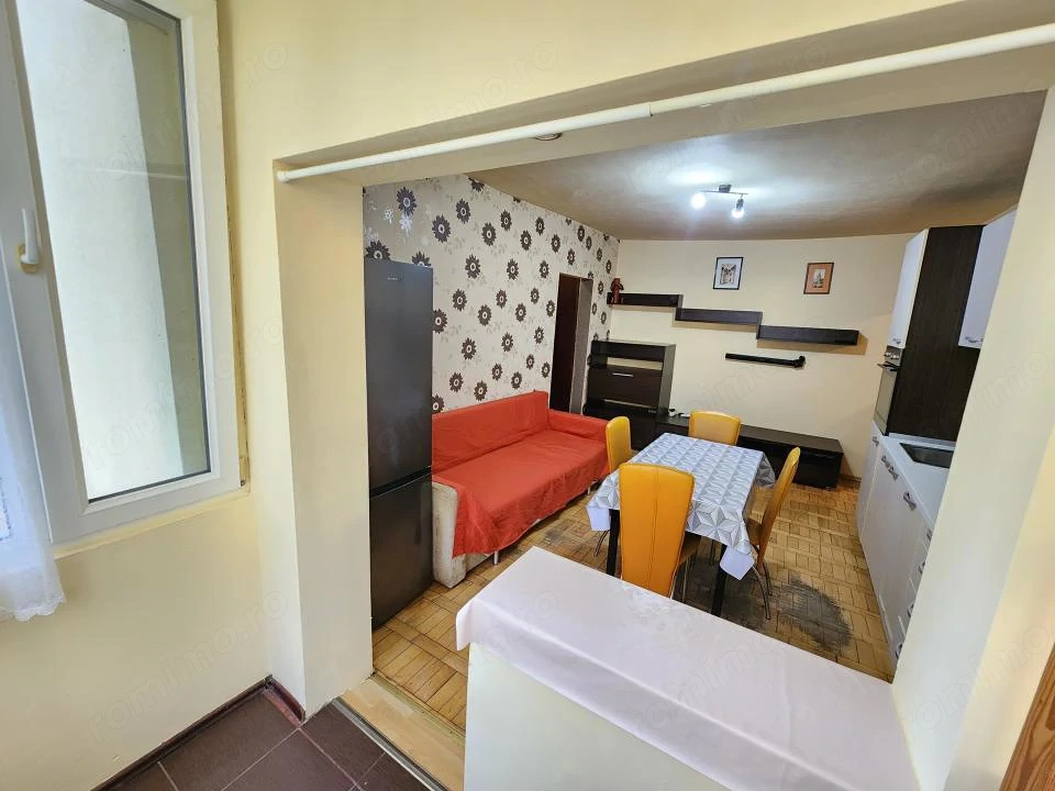 Închiriez apartament cu 3 camere în Șagului 
