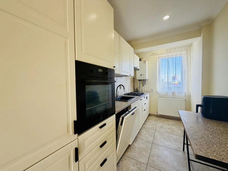 Apartament premium 3 camere poziționare excelentă Str Tineretului 
