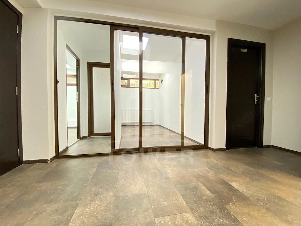 Spațiu comercial central