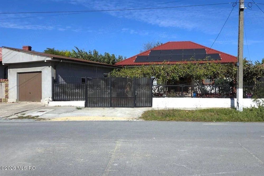 Castelu - Str. Florilor, casa din 2012, teren 737 mp si 106 mp utili