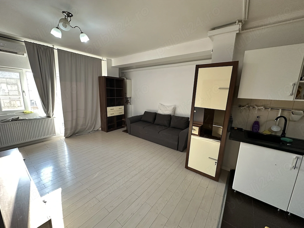 Proprietar inchiriez  apartament cu 2 camere , suprafata 50 mp  militari Residence centrala termica